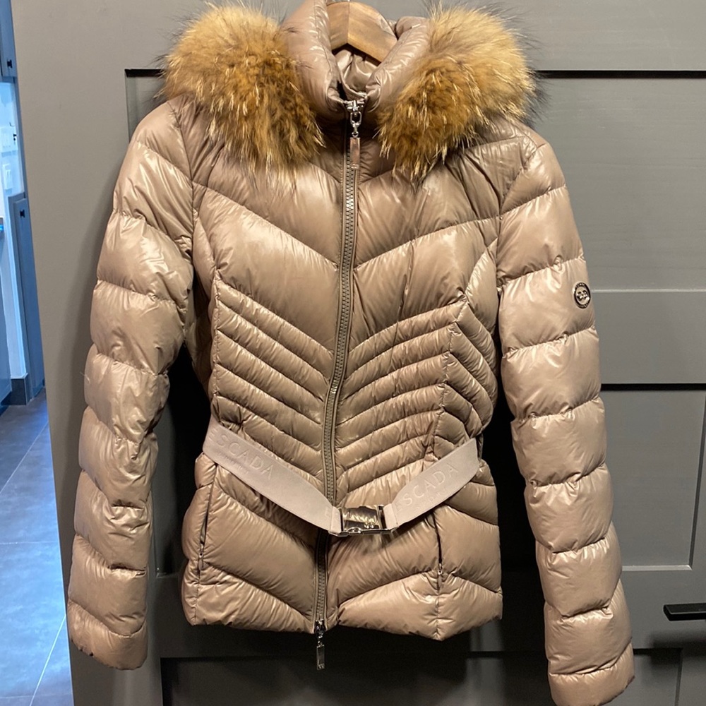 Authentic Escada sport Down Jackets size 36 Beige